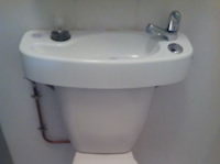 WiCi Concept Waschbecken für WC - Frau D (Frankreich - 84) - 1 auf 2
